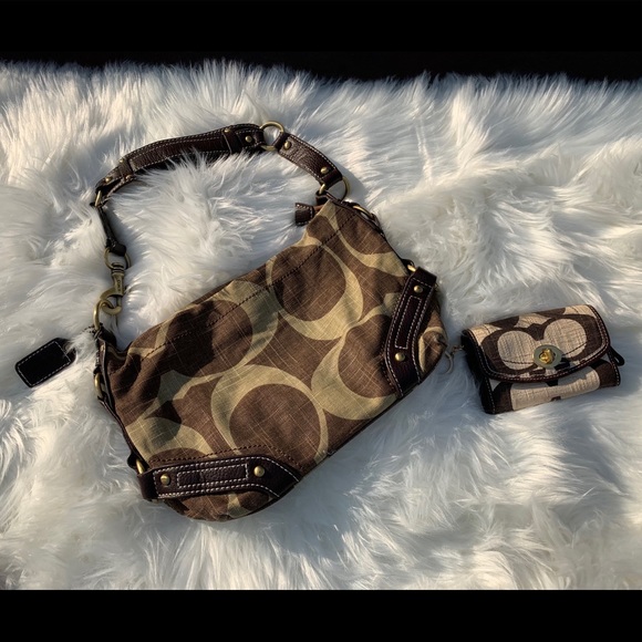 Coach Handbags - ⚜️Coach Purse and Wallet ⚜️